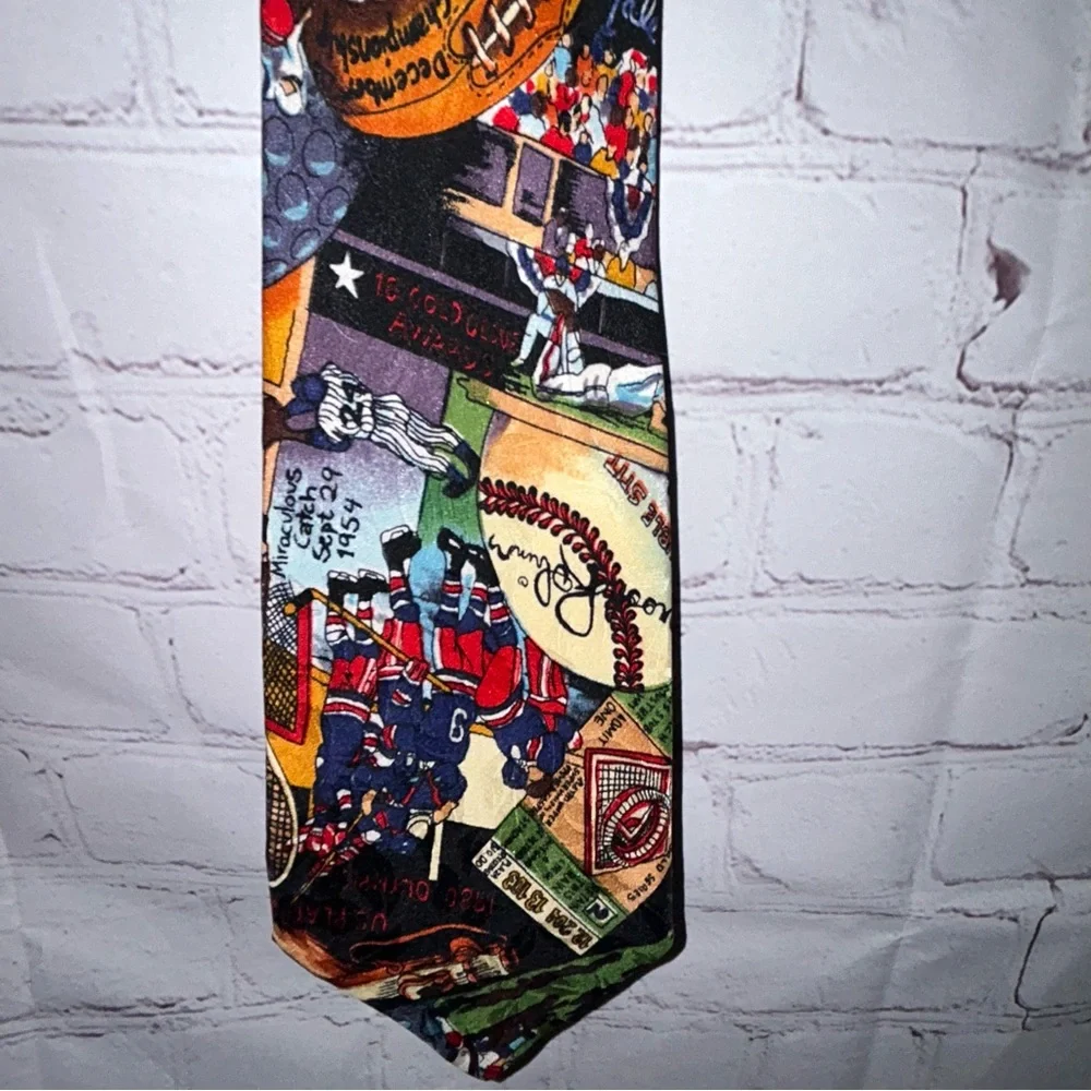 Vintage 1993 Nicole Miller sports‎ themed tie